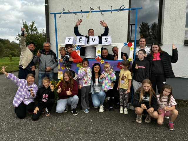 Tēvu dienai veltīts pasākums “Mans tētis rullē!”